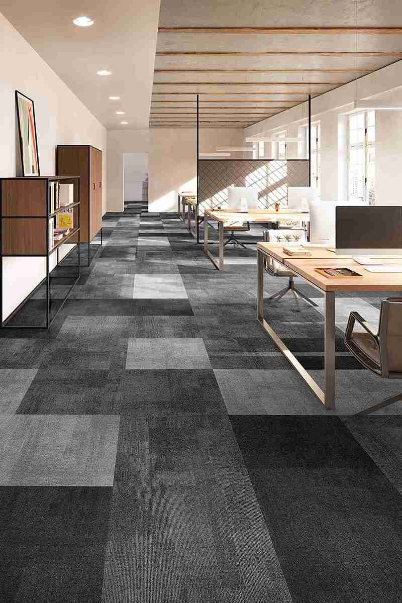 Alfombra modular en una sala de reuniones